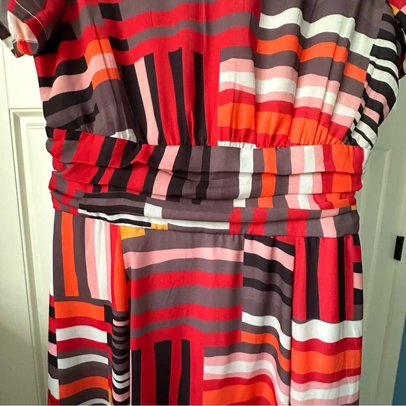 Stunning graphic stripe print crepe dress w/pockets! M-10 NWOT. Never worn. - Picture 5 of 13